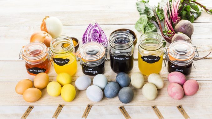 Naturfarben, Ostereier Naturfarben, Ostereier - #105497199 | © arinahabich - Fotolia.com