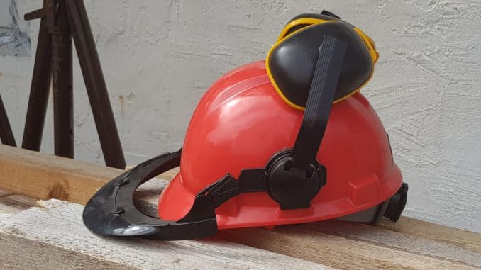 Gehörschutz, Helm, Gartenzeitung.com