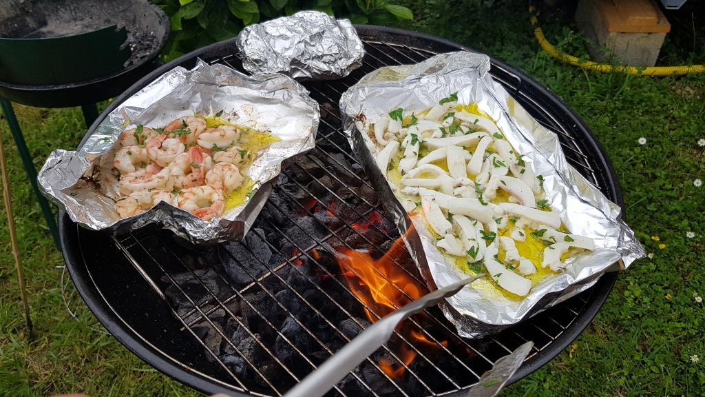 Grill, grillen, Gasgrill, Wurst, Fleisch, Gartenparty, Gartenzeitung.com, Kohle